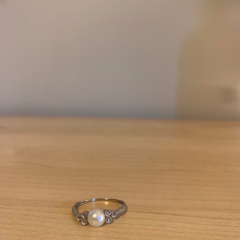 Genuine Pearl and Diamond Chip Ring